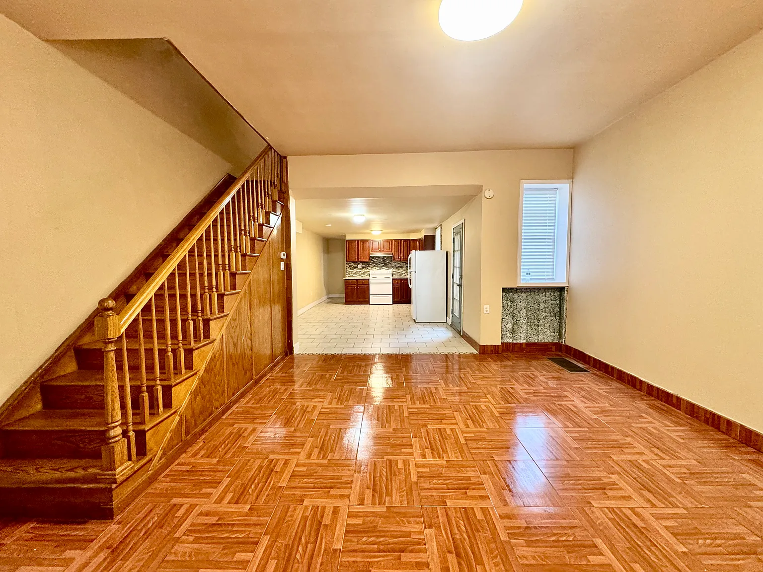 3 bed, 1932 sqft, $2,500 — Photo 2