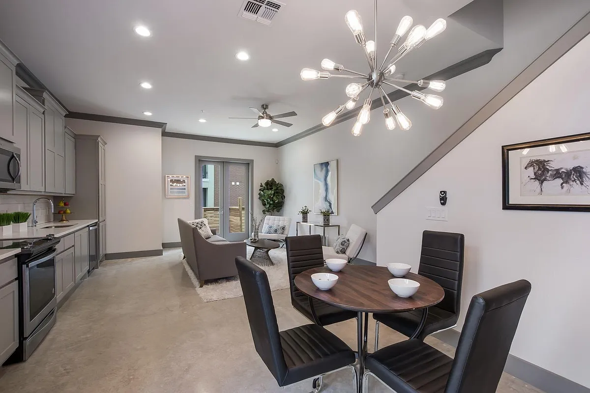 Building Photo - 803 E Park Ave #104