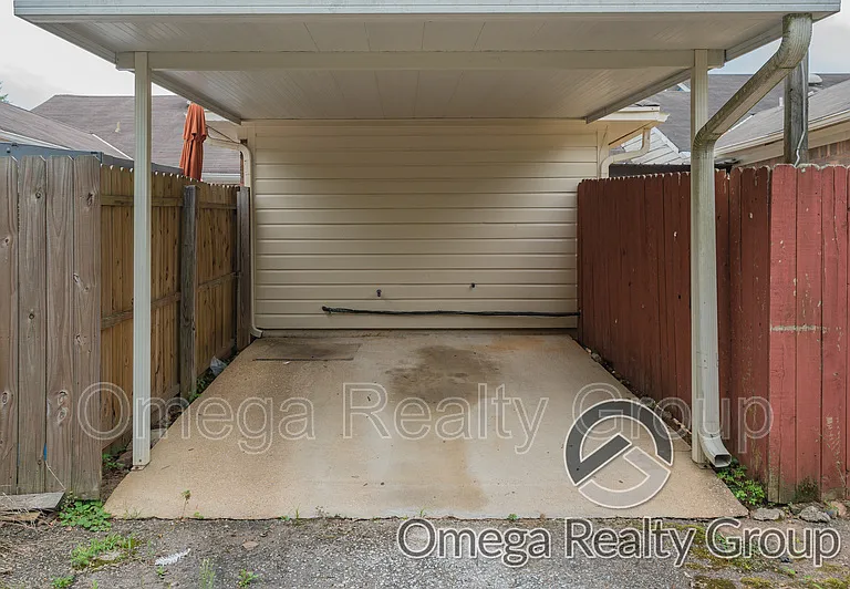 548 Hollow Wood Rd — Photo 8
