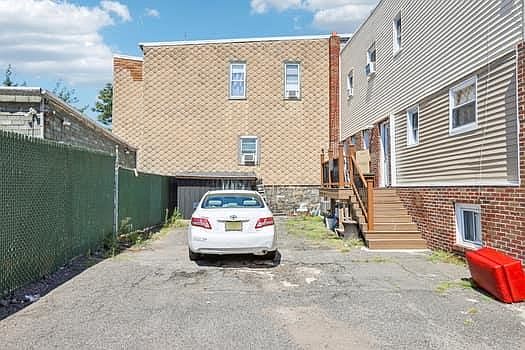 4th image of 407 67th St