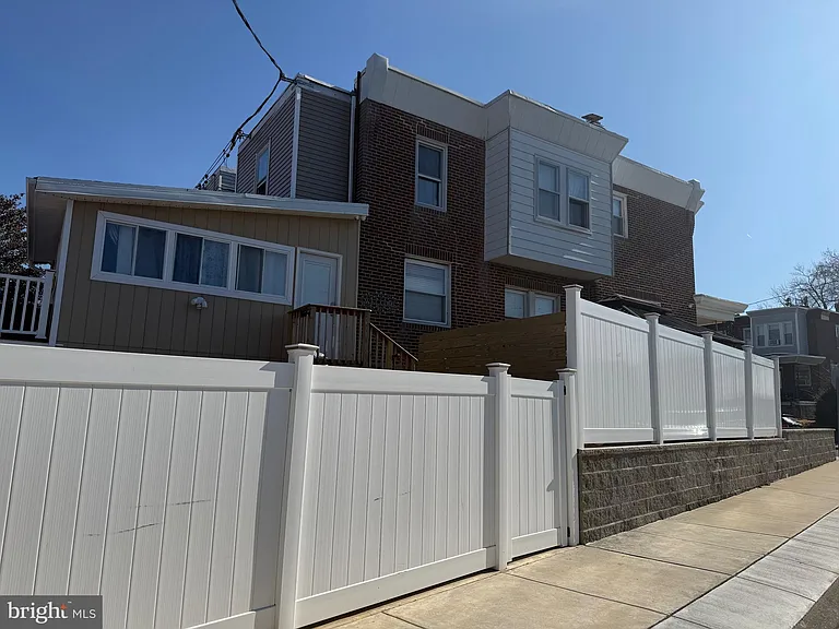 345 Stevens St — Photo 3