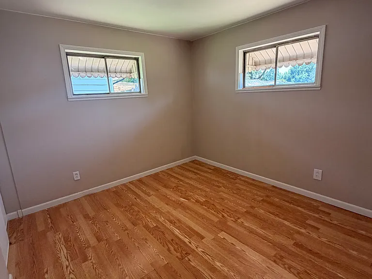 9524 Guthrie Ave — Photo 15