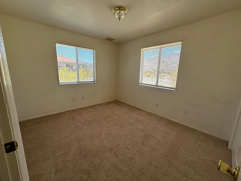 6693 Mariposa Ave — Photo 10