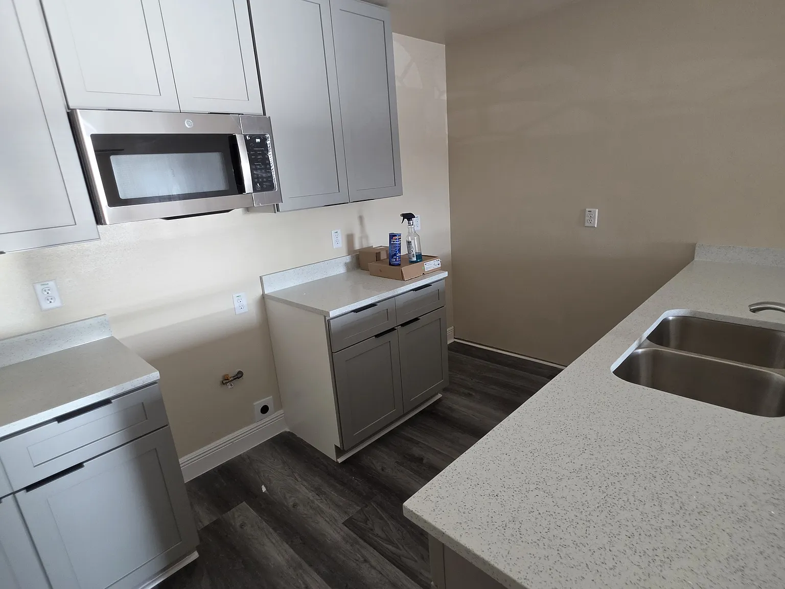 318 Glenmore Dr — Photo 4