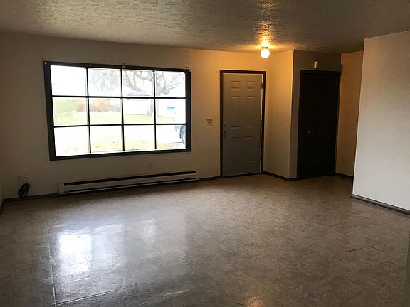 5th image of 608 Wood St