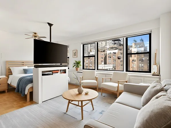 345 East 52nd Street image 3 of 10