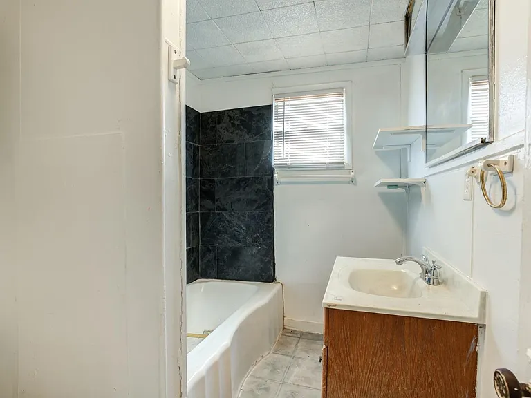 807 W 5th St — Photo 10