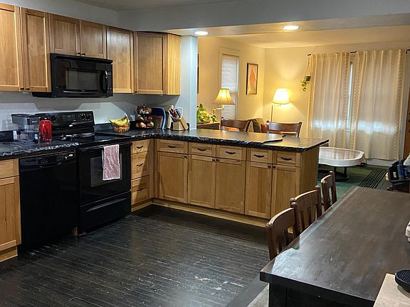 5th image of 330 Benton Ave