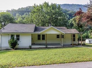 1136 Groundhog Rd, Canton, NC 28716