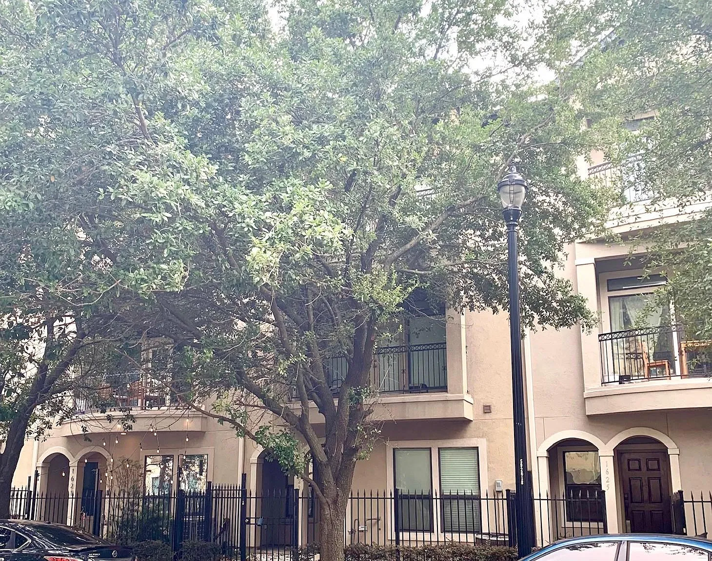 3 bed, 3.5 bath, 2136 sqft, $2,400 — Photo 2