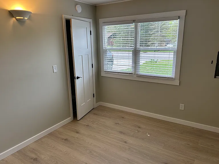3516-3518 Kenowa Ave SW — Photo 10