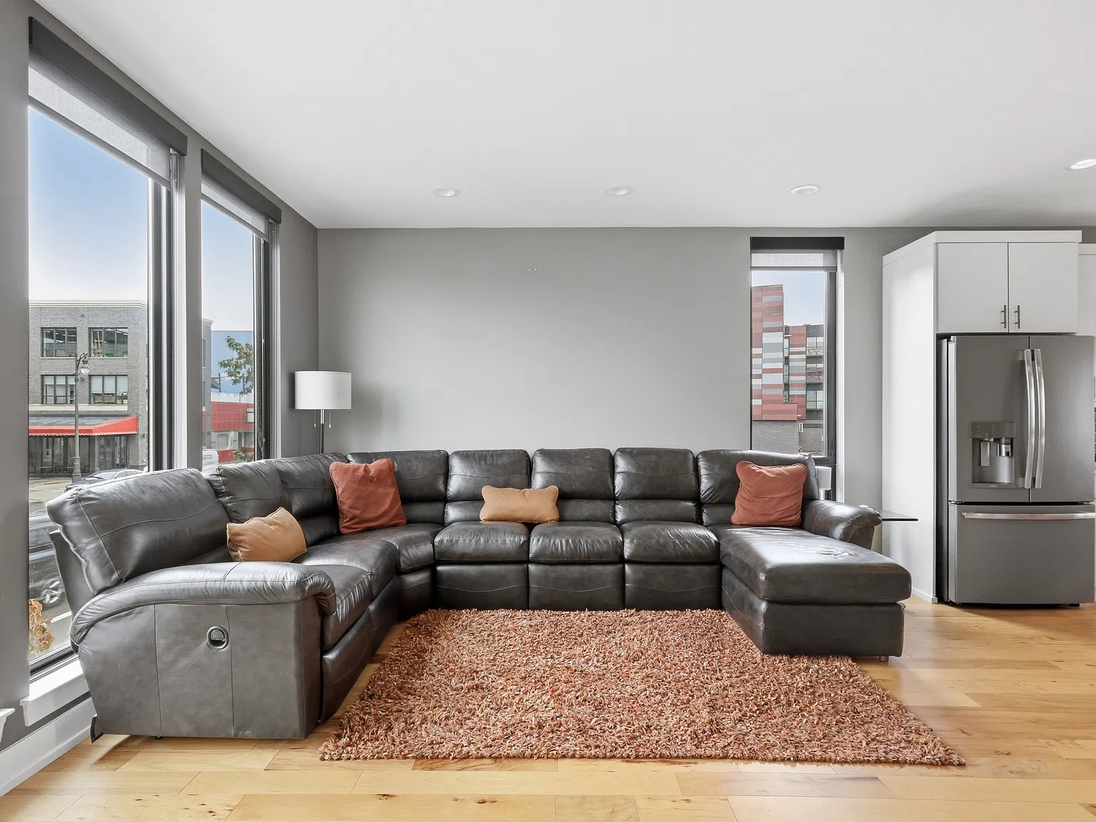 2 bed, 2.5 bath, 1600 sqft, $4,200 — Photo 4