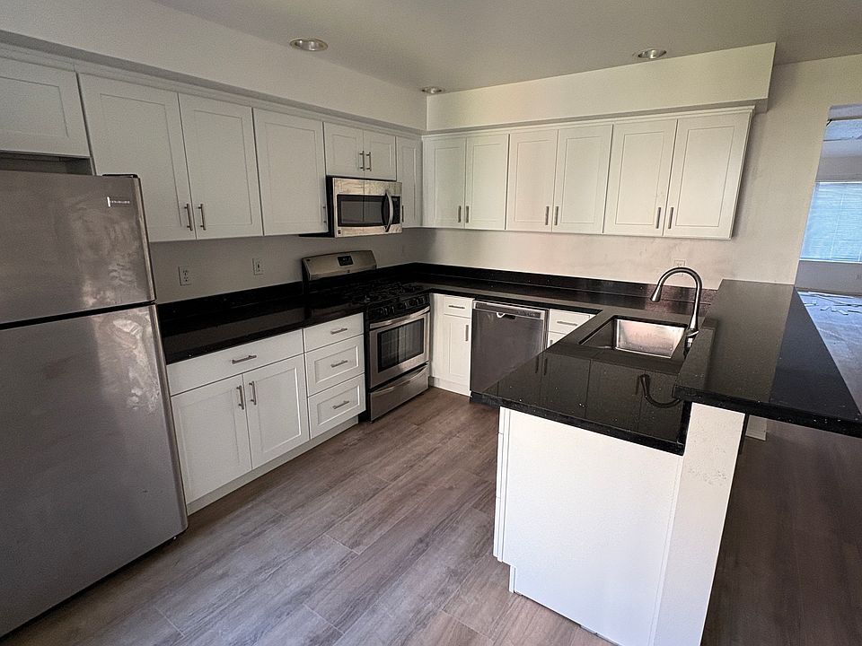 Fully renovated Kitchen - New Cabinets & CounterTops.
