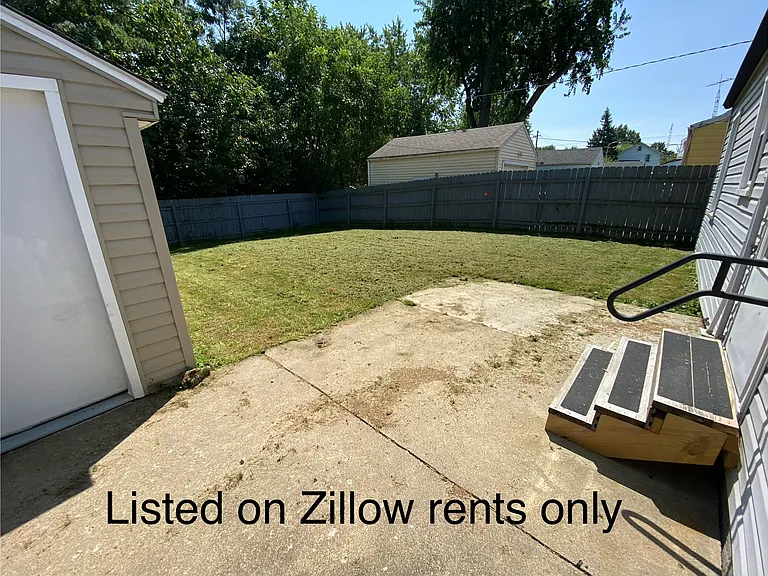 2052 S Freedom Ave — Photo 2