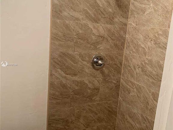 4th image of 511 NW 133rd St APT 3