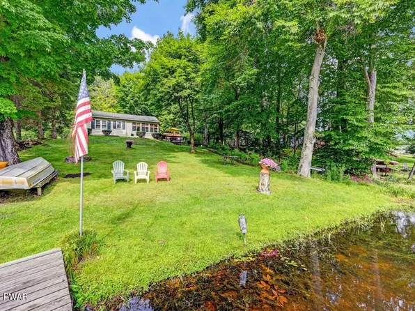 83 Lake Shore Dr, Waymart, PA 18472