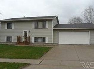 612 S Lewis Dr, Brandon, SD 57005