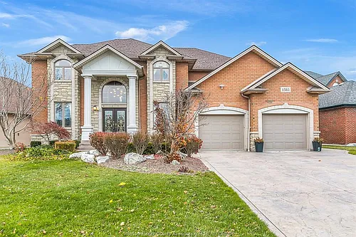 1585 Stoneybrook Cres Photo 1