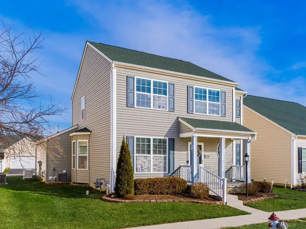 6738 John Dr, Canal Winchester, OH 43110