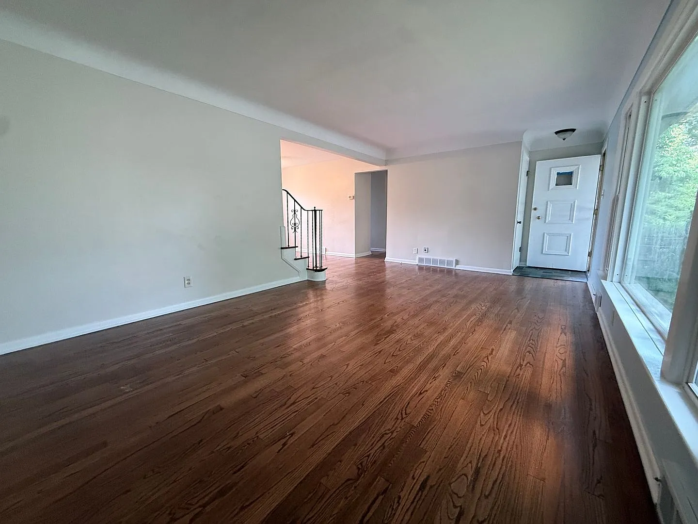 Charming 4 bedroom, Single Family in Beachwood, Ohio! — Photo 2