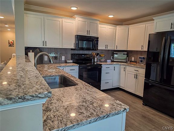4th image of 6394 S Lakeshore Rd