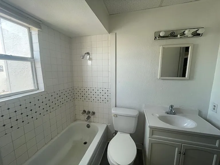 101 S Commonsway Dr #D — Photo 8