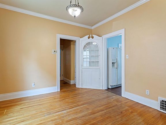 5th image of 4040 Madison St NE