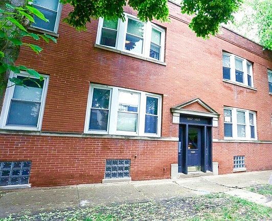 2nd image of 3807 N Ravenswood Ave #2