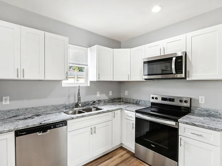 2805 N Talbott St #A — Photo 32