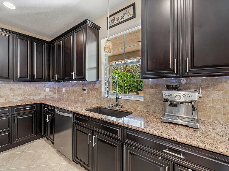 10652 Ivanhoe Ln — Photo 23