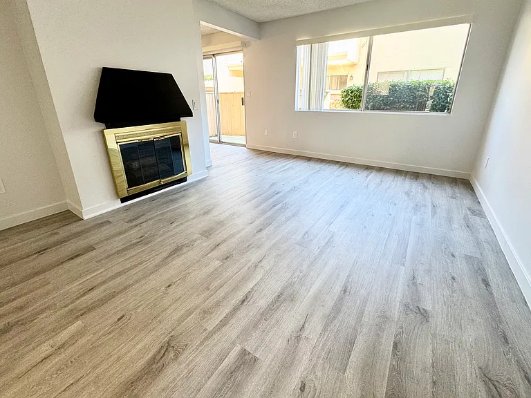Monterey Apartments — Photo 9