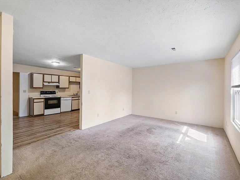 151 Clover Valley Cir — Photo 3