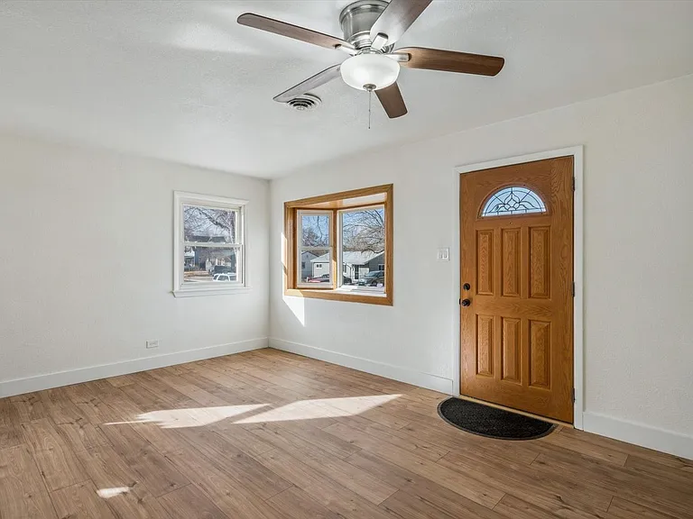 936 Meade St — Photo 3