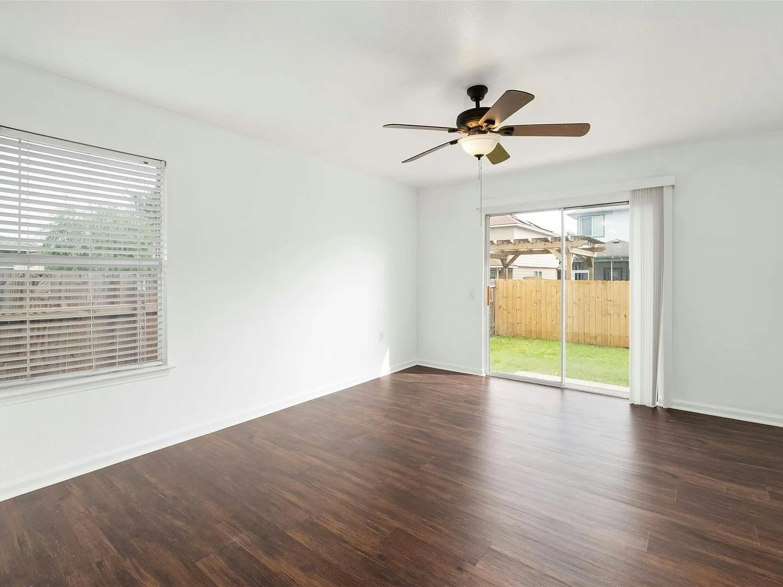 3 bed, 2.0 bath, 1429 sqft, $1,750 — Photo 4