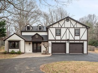 9036 Jeffery Rd, Great Falls, VA 22066