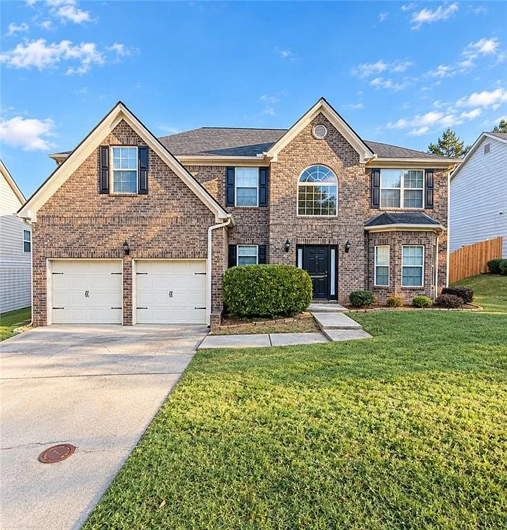 4 bed, 2.5 bath, 3207 sqft, $3,200 — Photo 1