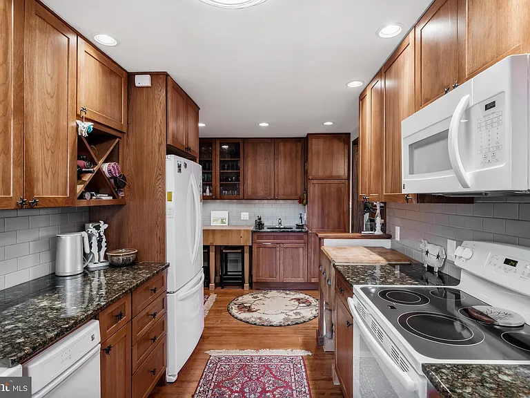 444 Shady Ln — Photo 11