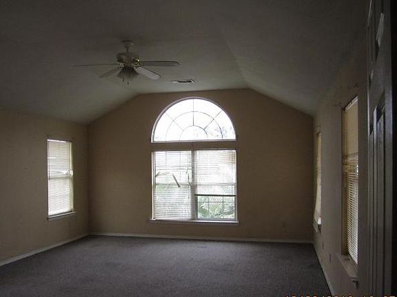 5th image of 308 E Lubbock