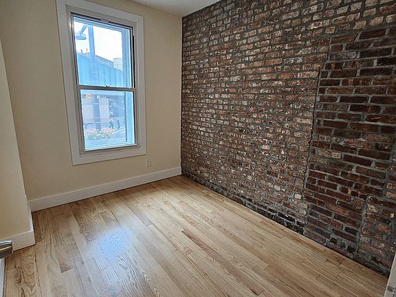 4th image of 2304 Jackson Ave Fl 1