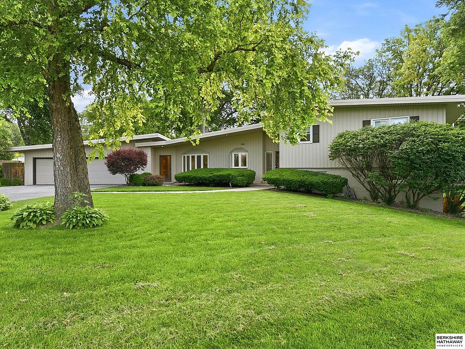 1st image of 8101 Walnut Cir