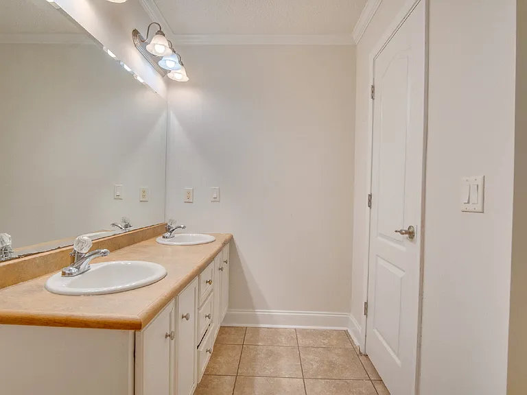 727 Bremen Ave — Photo 16