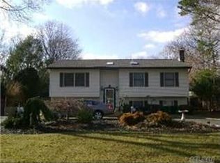 463 Starlight Dr, Shirley, NY 11967