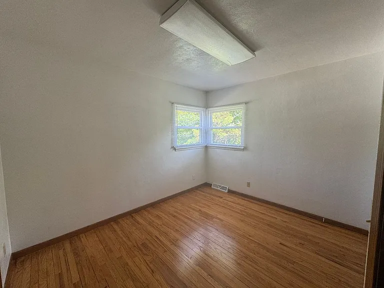 525 E 47th St — Photo 31