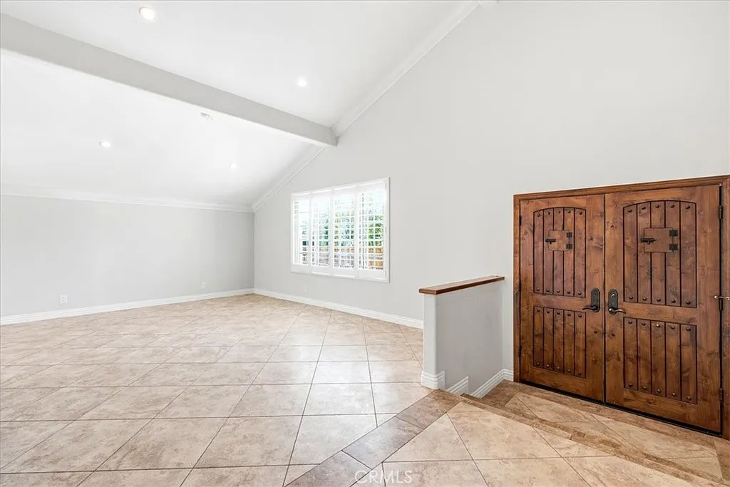 4 bed, 3.5 bath, 2175 sqft, $5,900 — Photo 3