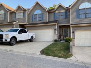 604 River Bluff Dr, Carpentersville, IL 60110