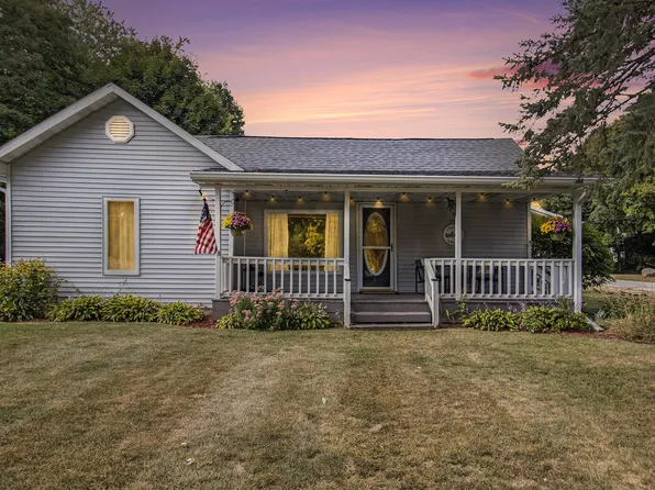 8828 2nd St, Vestaburg, MI 48891