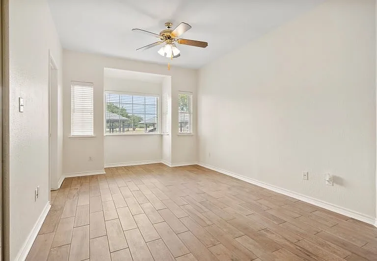 210 Oak St #1101 — Photo 5