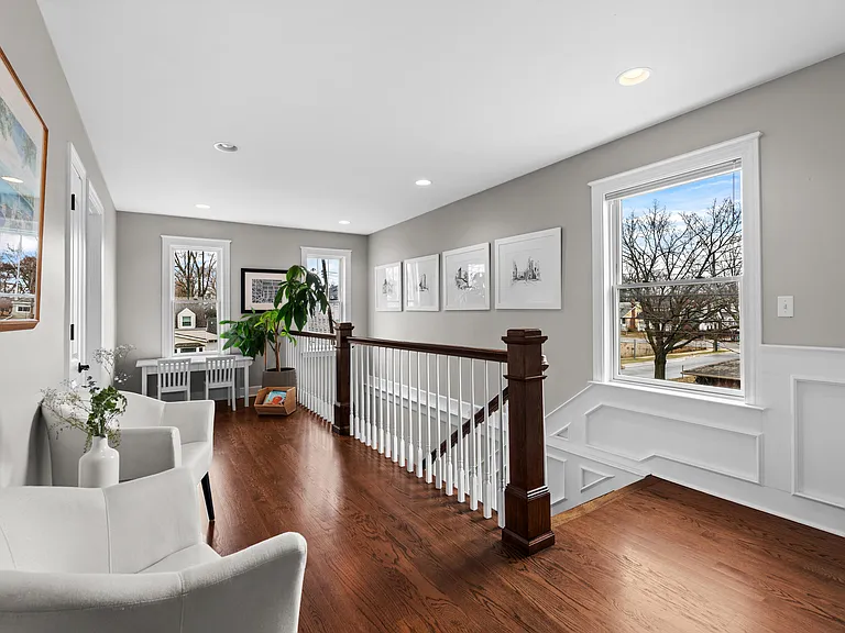 819 Irving Ave — Photo 20
