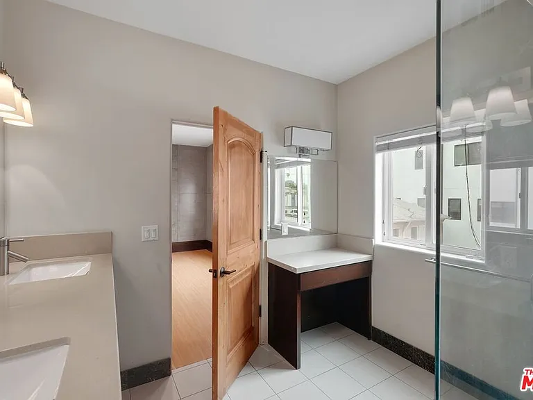 1743 S Barrington Ave — Photo 13