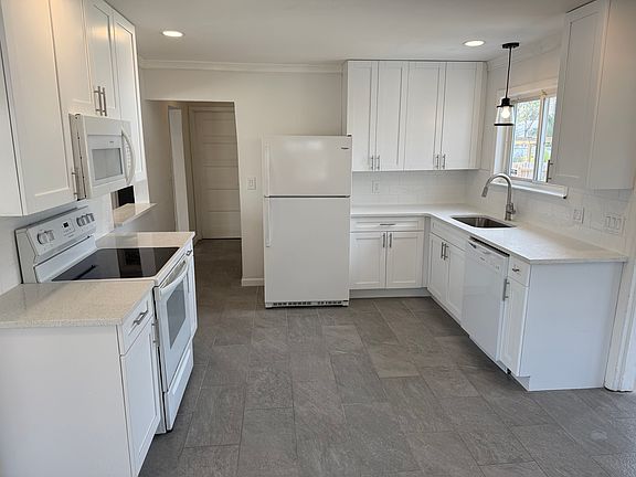 4th image of 327 20th Ave S